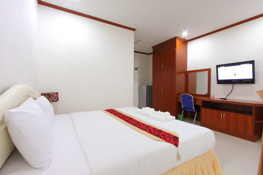 Phusita House 2 Otel Patong Dış mekan fotoğraf
